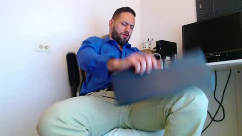 esteban online show from May 4, 2:08 pm