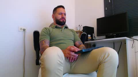 esteban online show from April 29, 7:42 pm
