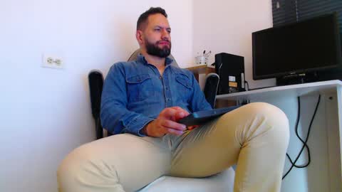 esteban online show from May 2, 4:54 pm