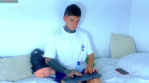 Esteban independent model online show from May 25, 9:43 pm