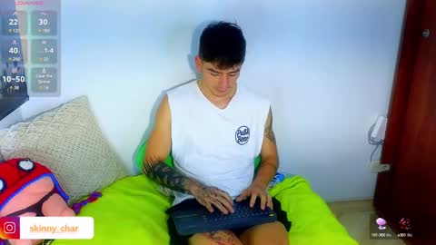 Snapshot of estebanchar_ chatting on December 12, 12:33 pm Esteban independent model online show from December 12, 12:33 pm