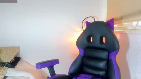 Esteban independent model online show from October 23, 11:24 am