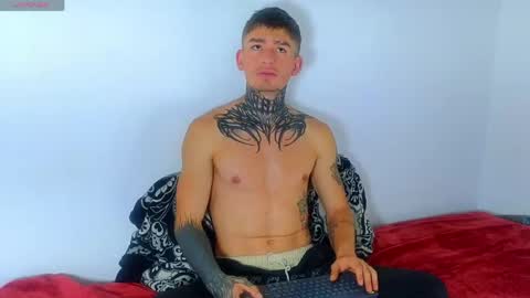 Esteban independent model online show from May 14, 7:01 pm