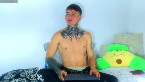 Esteban independent model online show from May 18, 1:13 am
