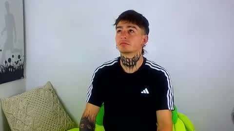 Snapshot of estebanchar_ chatting on March 5, 10:22 am Esteban independent model online show from March 5, 10:22 am