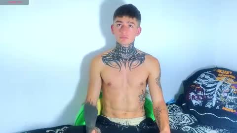 Esteban independent model online show from June 10, 9:15 pm