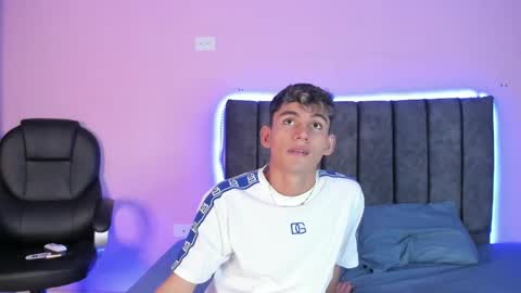 Snapshot of estebanperez_ chatting on December 20, 12:27 pm Esteban online show from December 20, 12:27 pm