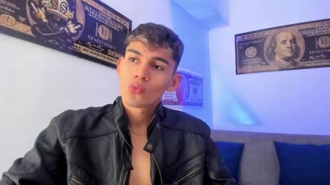 Snapshot of estebanperez_ chatting on December 11, 12:05 pm Esteban online show from December 11, 12:05 pm