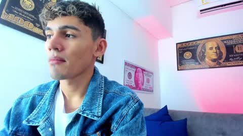 Snapshot of estebanperez_ chatting on December 16, 12:06 pm Esteban online show from December 16, 12:06 pm