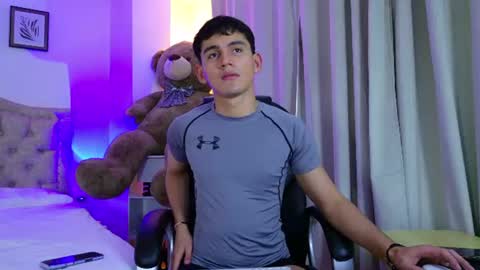 Esteban online show from June 10, 7:58 pm