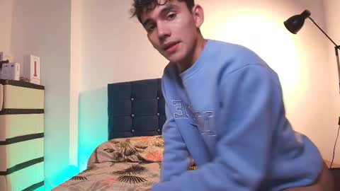 Snapshot of estebanperez_ chatting on February 28, 2:31 pm Esteban online show from February 28, 2:31 pm