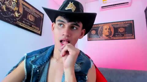 Snapshot of estebanperez_ chatting on January 7, 12:16 pm Esteban online show from January 7, 12:16 pm