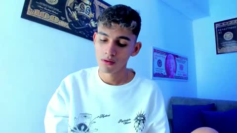 Snapshot of estebanperez_ chatting on December 7, 12:13 pm Esteban online show from December 7, 12:13 pm