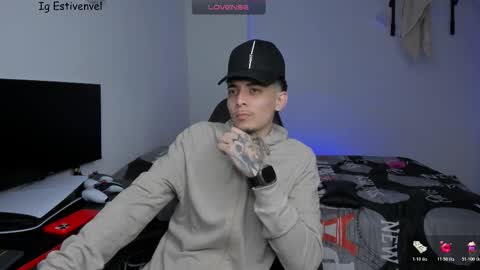 estivenvel online show from March 27, 5:14 pm