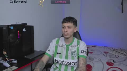 estivenvel online show from March 10, 11:00 pm