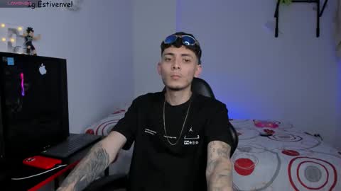 estivenvel online show from March 20, 9:29 pm