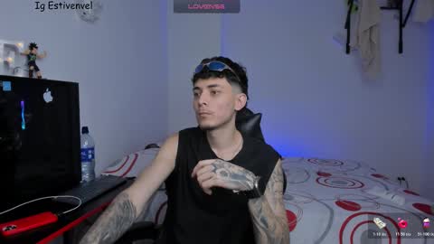 estivenvel online show from March 21, 5:06 pm