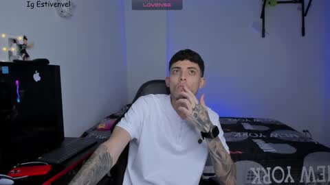 estivenvel online show from March 19, 6:44 pm