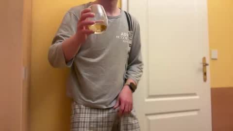 Tom online show from April 7, 10:54 pm