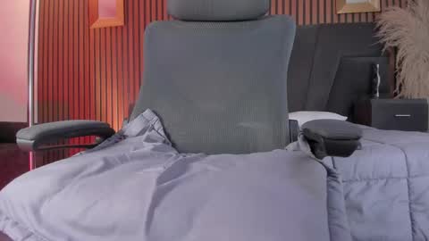 ethaancox online show from April 20, 9:39 pm