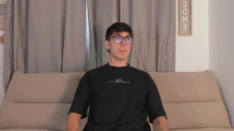 etham_wolf1 online show from March 30, 5:47 pm