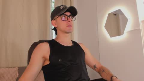 etham_wolf1 online show from April 9, 5:30 pm