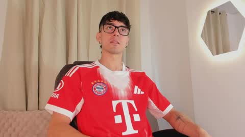 etham_wolf1 online show from April 7, 5:57 pm