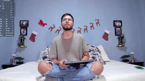 Snapshot of ethan_adam chatting on December 6, 2:13 am ADAM TAYLOR ETHAN CAMBAL INDEPENDENT MODELS online show from December 6, 2:13 am