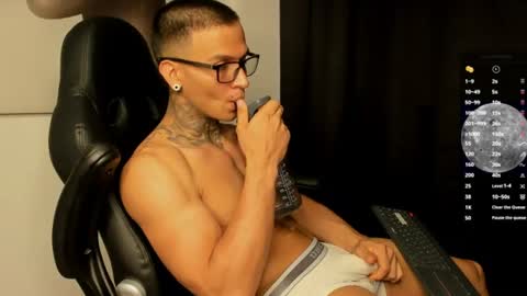 Ethan - Independent model online show from June 17, 9:49 pm