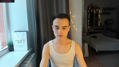 ethan_harris1 online show from December 18, 6:10 am