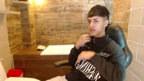 E T H A N  online show from March 18, 7:17 pm