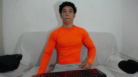 Snapshot of ethan_noir chatting on February 19, 3:38 pm Ethan Noir online show from February 19, 3:38 pm
