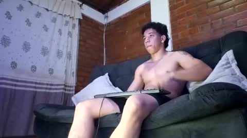 Snapshot of ethan_noir chatting on December 18, 3:26 am Ethan Noir online show from December 18, 3:26 am
