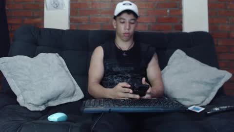 Snapshot of ethan_noir chatting on January 21, 11:24 pm Ethan Noir online show from January 21, 11:24 pm