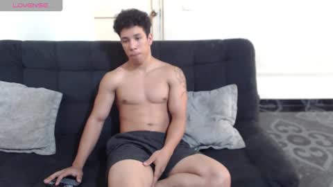 Snapshot of ethan_noir chatting on September 29, 8:27 pm Ethan Noir online show from September 29, 8:27 pm