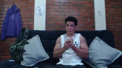Snapshot of ethan_noir chatting on December 11, 9:22 pm Ethan Noir online show from December 11, 9:22 pm