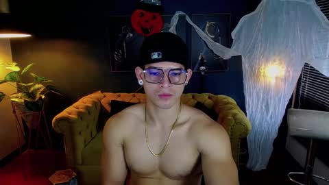 ETHAN RODGERS online show from October 30, 8:43 pm