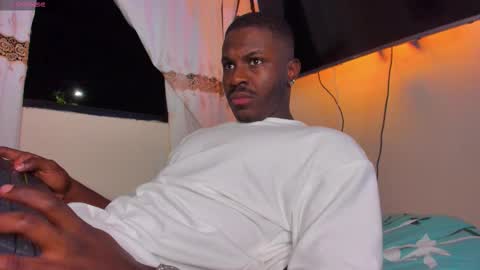 ethan travis online show from November 10, 5:23 am