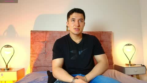 ethanconnor_ online show from April 23, 12:29 pm