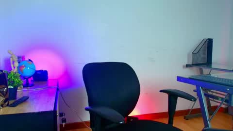 ethanconnor_ online show from May 10, 4:30 pm