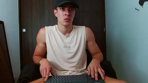 Snapshot of ethangreey1 chatting on December 27, 5:05 pm ethangreey1 online show from December 27, 5:05 pm