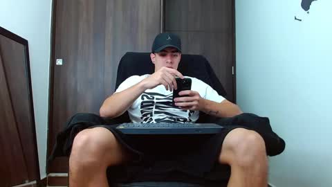Snapshot of ethangreey1 chatting on February 5, 3:09 pm ethangreey1 online show from February 5, 3:09 pm