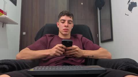 Snapshot of ethangreey1 chatting on October 10, 4:01 pm ethangreey1 online show from October 10, 4:01 pm