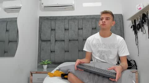 ethanhot_os online show from April 5, 6:59 pm