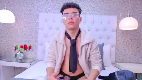 Snapshot of ethanleroyy chatting on September 24, 3:28 am Ethan Leroy online show from September 24, 3:28 am