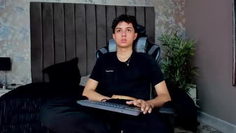 Snapshot of ethanlowell chatting on October 9, 8:08 am ethanlowell online show from October 9, 8:08 am