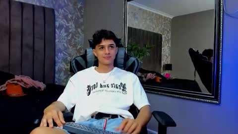 Snapshot of ethanlowell chatting on October 13, 5:46 am ethanlowell online show from October 13, 5:46 am