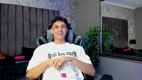Snapshot of ethanlowell chatting on October 14, 5:47 am ethanlowell online show from October 14, 5:47 am