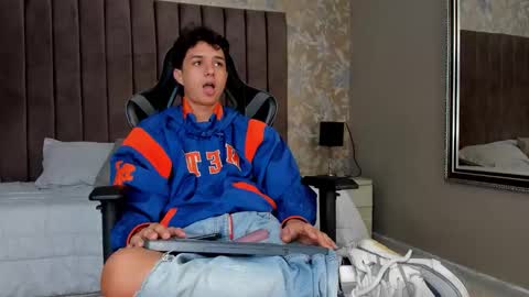 ethanlowell online show from November 22, 5:18 am