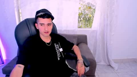 Ethan Boy online show from April 3, 8:27 pm